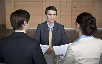 企業(yè)留人：“暖心”勝“拴心”